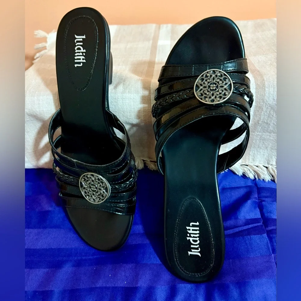 Judith Women's Strappy Black Slip on Block Heel Sandals Sz 9.5 Faux Leather. EUC - Picture 11 of 13